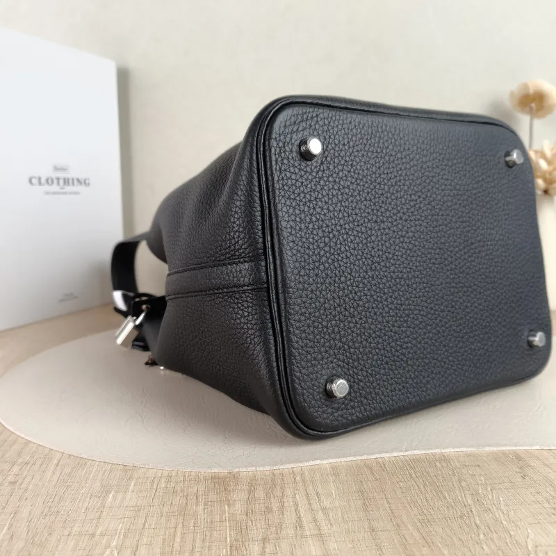 Hermès Top Handle Bag Picotin Lock 22 22 Black TC Calfskin Medium 22 × 18 × 21 cm k — detail view 1 of 9