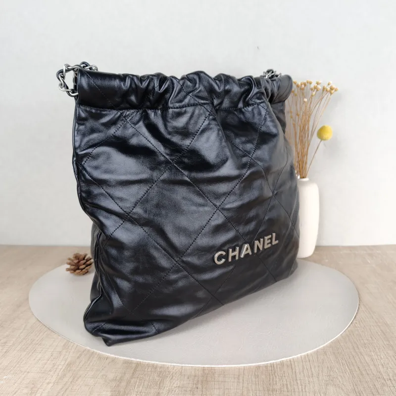 Chanel Shoulder Bag22Bag Black CC alfskin Medium39 × 8 × 42 cm — cover view 2 of 5