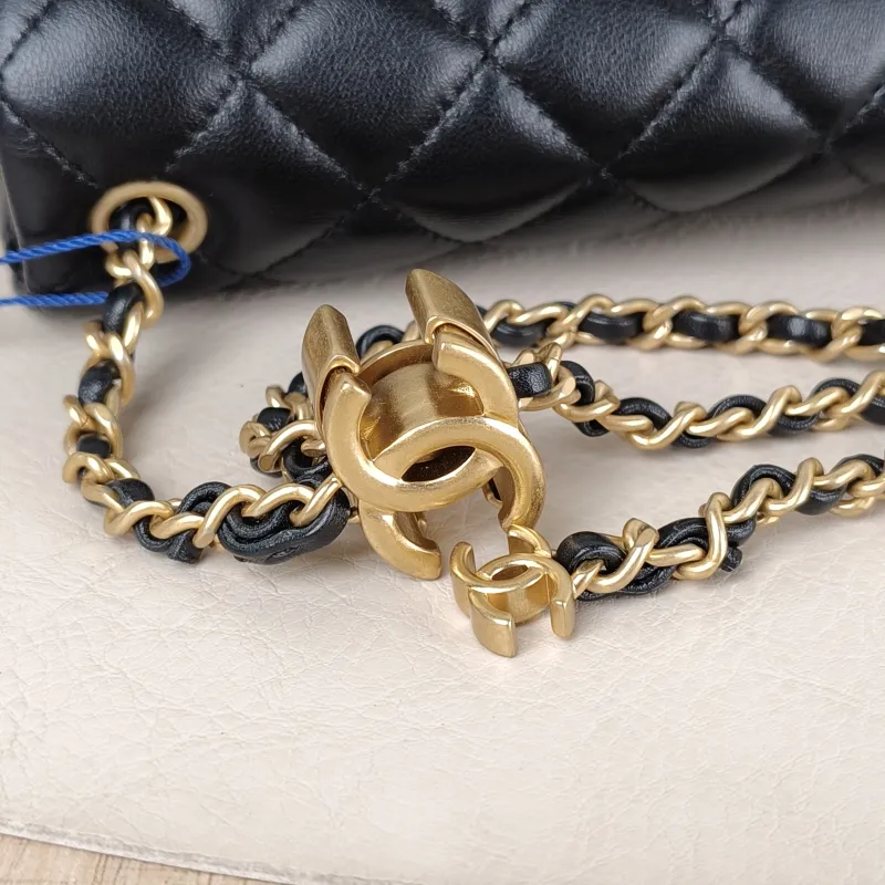 Chanel Shoulder Bag c cf Black Lambskin One Size 24 × 7 × 14.5 cm — detail view 11 of 14