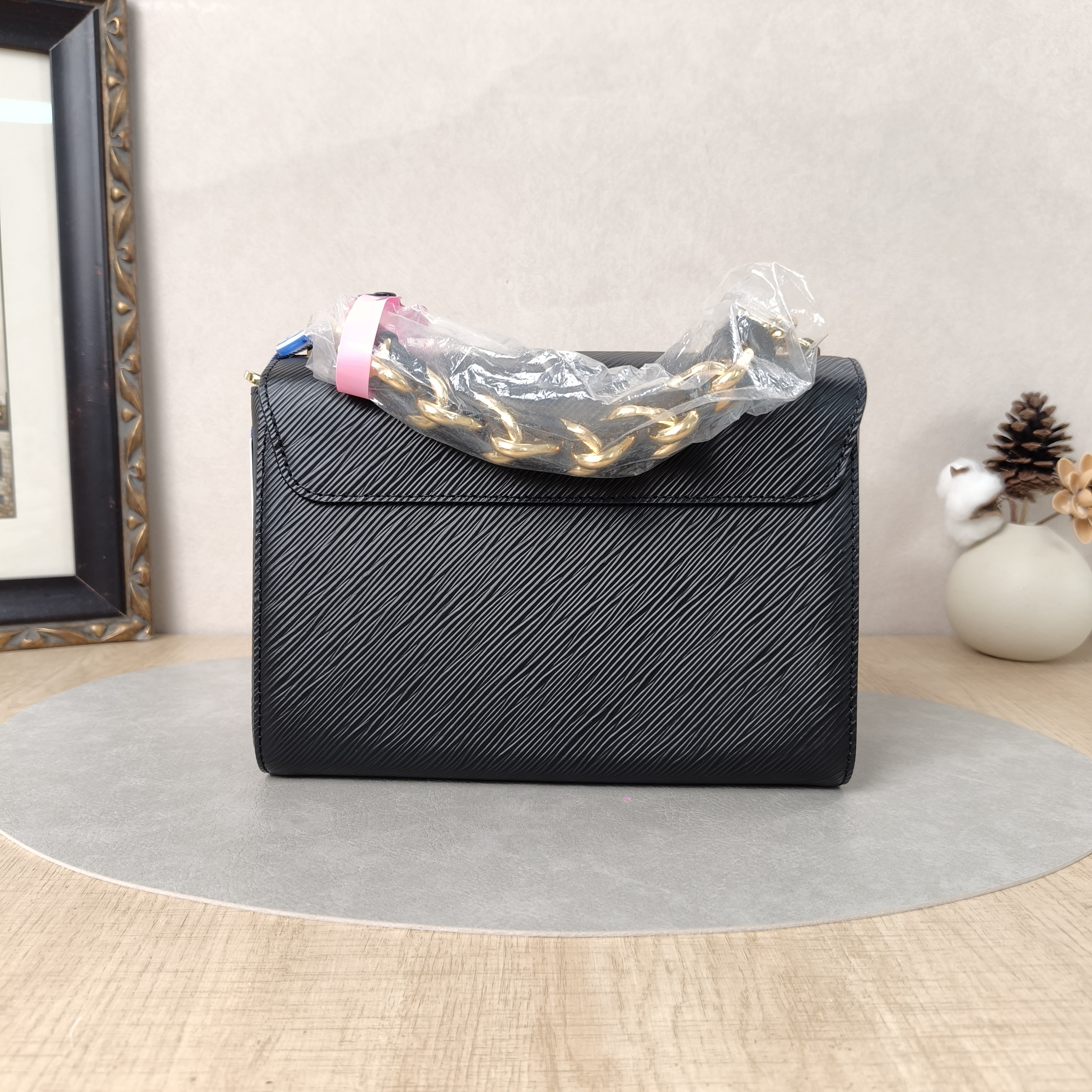 Louis Vuitton Crossbody Bag Twist Black Epi Embossed Calfskin Medium23 × 9.5 × 17 cm — cover view 2 of 5