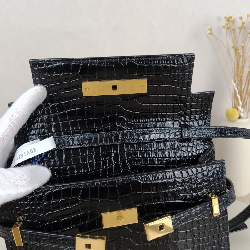 SAINT LAURENT Shoulder Bag MANHATTAN Black Calfskin Small24 × 6 × 17.5 cm — detail view 2 of 9