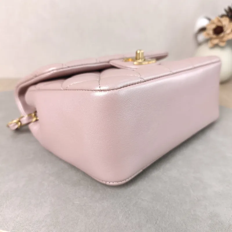 Chanel Crossbody Bag Pearl Lambskin One Size 19.5 × 7.5 × 14.5 cm — detail view 11 of 11