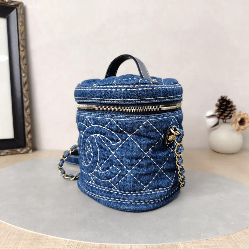 Chanel Top Handle Crossbody Bag Blue One Size17 × 13 × 18 cm — cover view 2 of 5