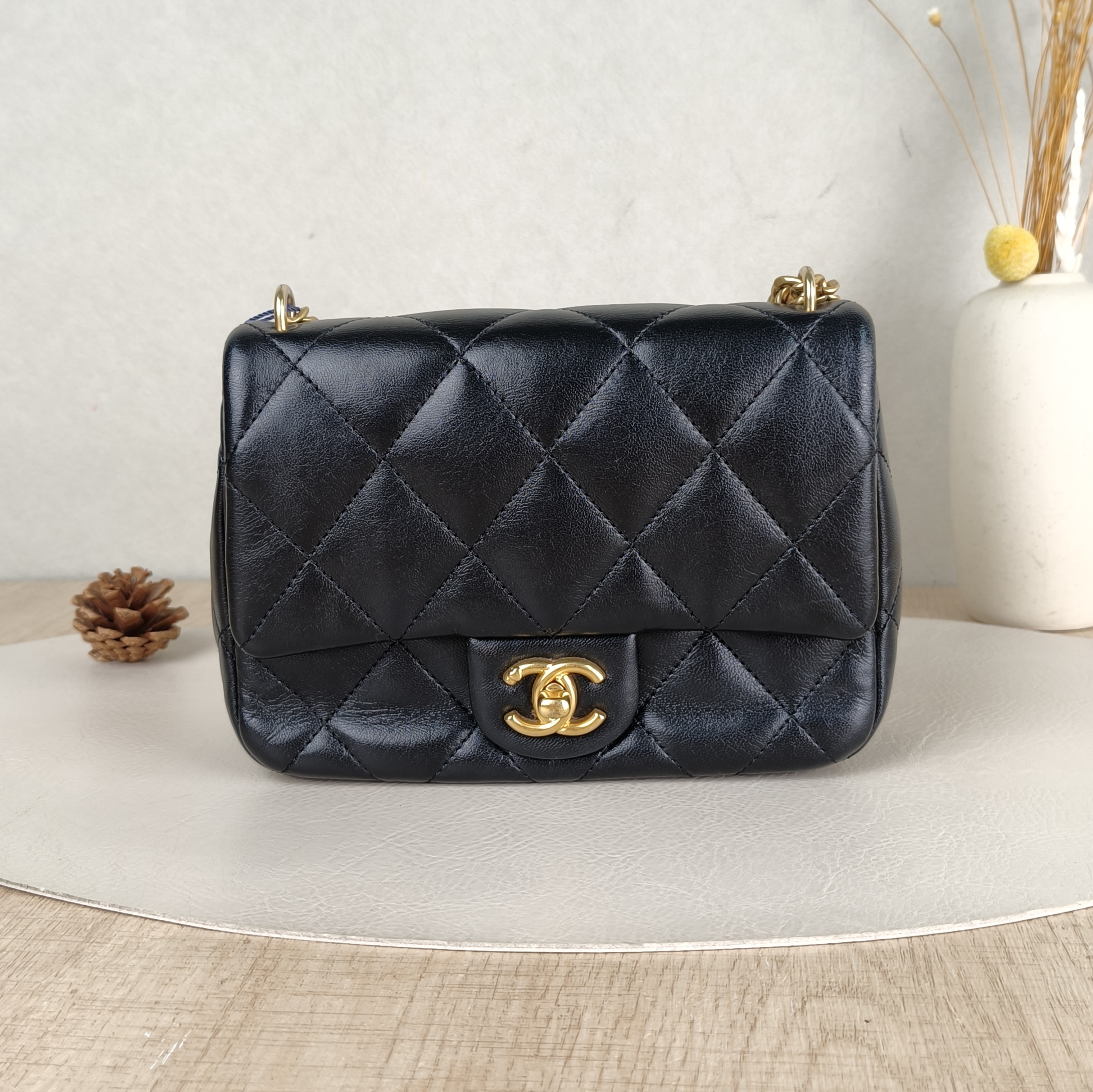Chanel Crossbody Bag Black Lambskin One Size19 × 6 × 14 cm