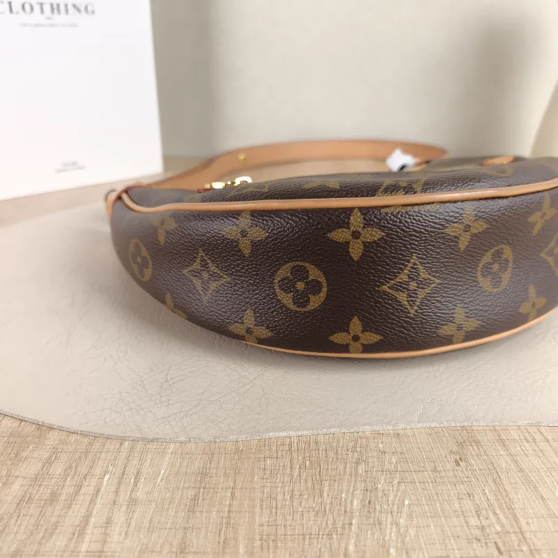 Louis Vuitton Crossbody Bag Loop Monogram PVC Small 23 × 6 × 13 cm — detail view 2 of 10