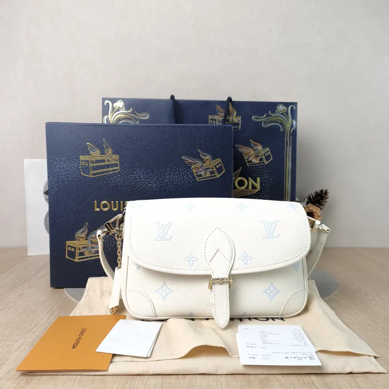 Louis Vuitton Crossbody Bag Diane Baguette Bag White · Blue Empreinte Embossed Calfskin Monogram Small24 × 9 × 15 cm — cover view 3 of 6