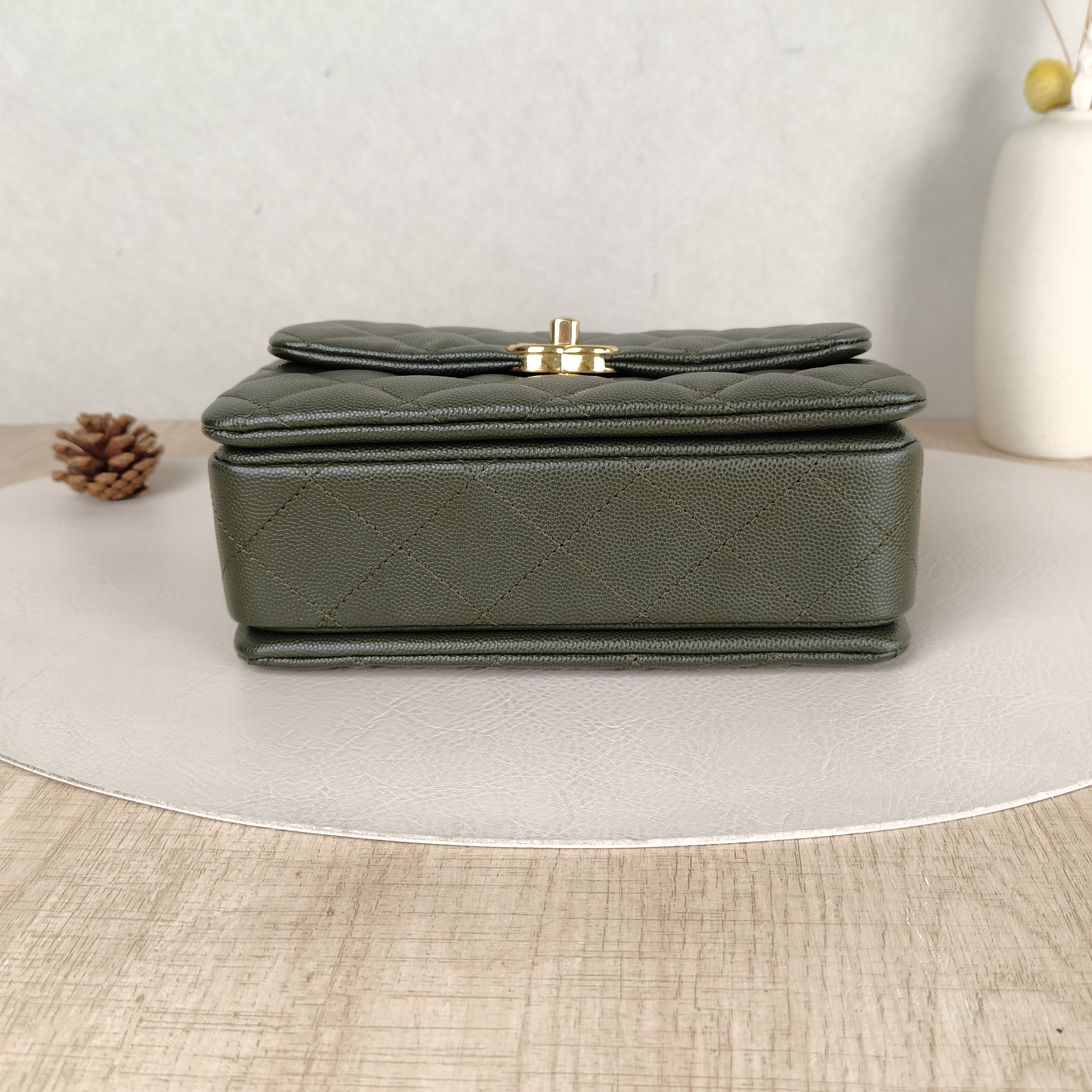 Chanel Crossbody Bag22k Green Grained Calfskin Small Edition20 × 9.5 × 14.5 cm — cover view 6 of 6