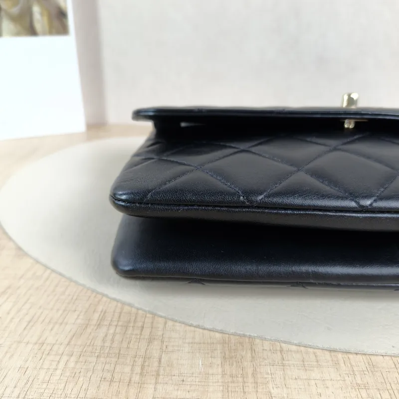 Chanel Shoulder Bagtrendy cc Shoulder Bag Black Lambskin Medium26 × 6 × 17 cm — detail view 4 of 13