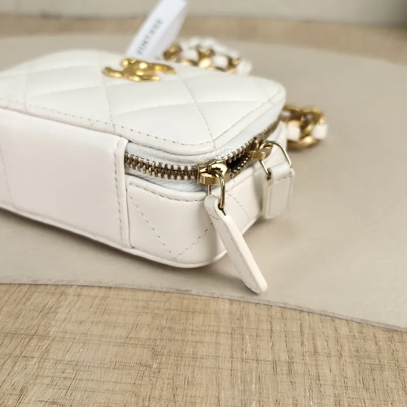 Chanel Crossbody Bag Camera Bag Box Crossbody Bag White Lambskin One Size11 × 4 × 7 cm — detail view 2 of 12