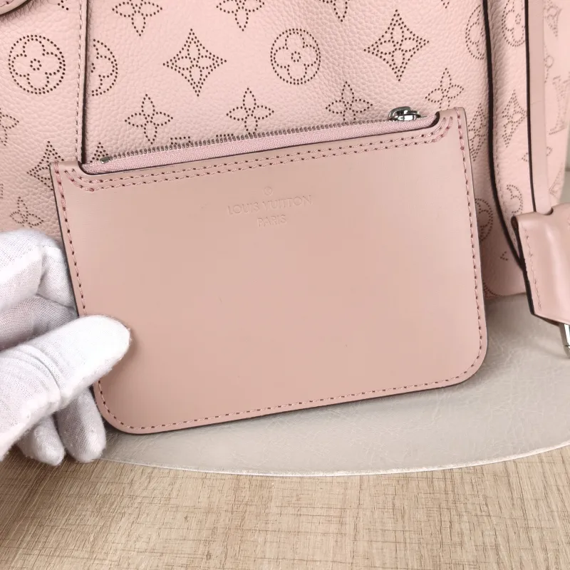 Louis Vuitton Shoulder Bag Hina Pink Calfskin Small 23 × 13 × 21 cm — detail view 1 of 13