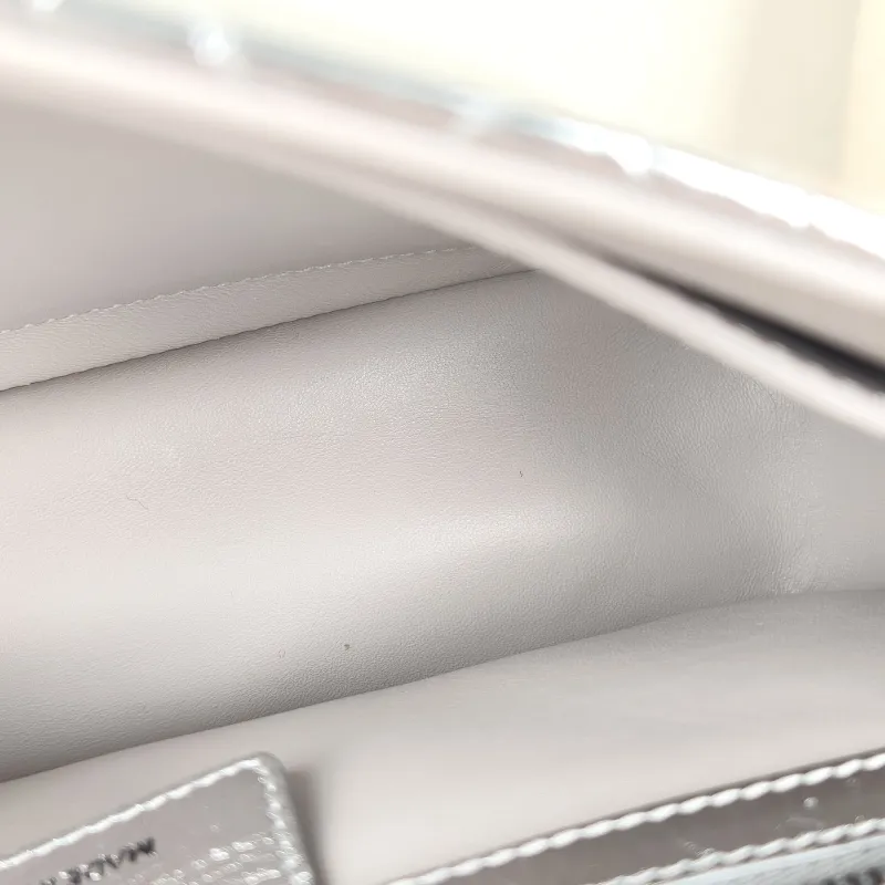 DIOR Crossbody Bag Caro Chain Bag Silver Waxed Leather Medium25.5 × 9 × 15.5 cm — detail view 4 of 13