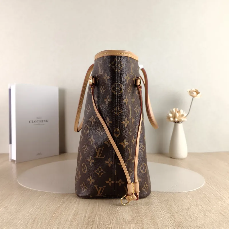 Louis Vuitton Shoulder Bag Neverfull Monogram PVC Medium 31 × 14 × 28 cm — detail view 3 of 11
