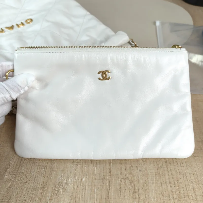 Chanel Shoulder Bag 22Bag White CC alfskin Small 35 × 7 × 37 cm — detail view 4 of 13
