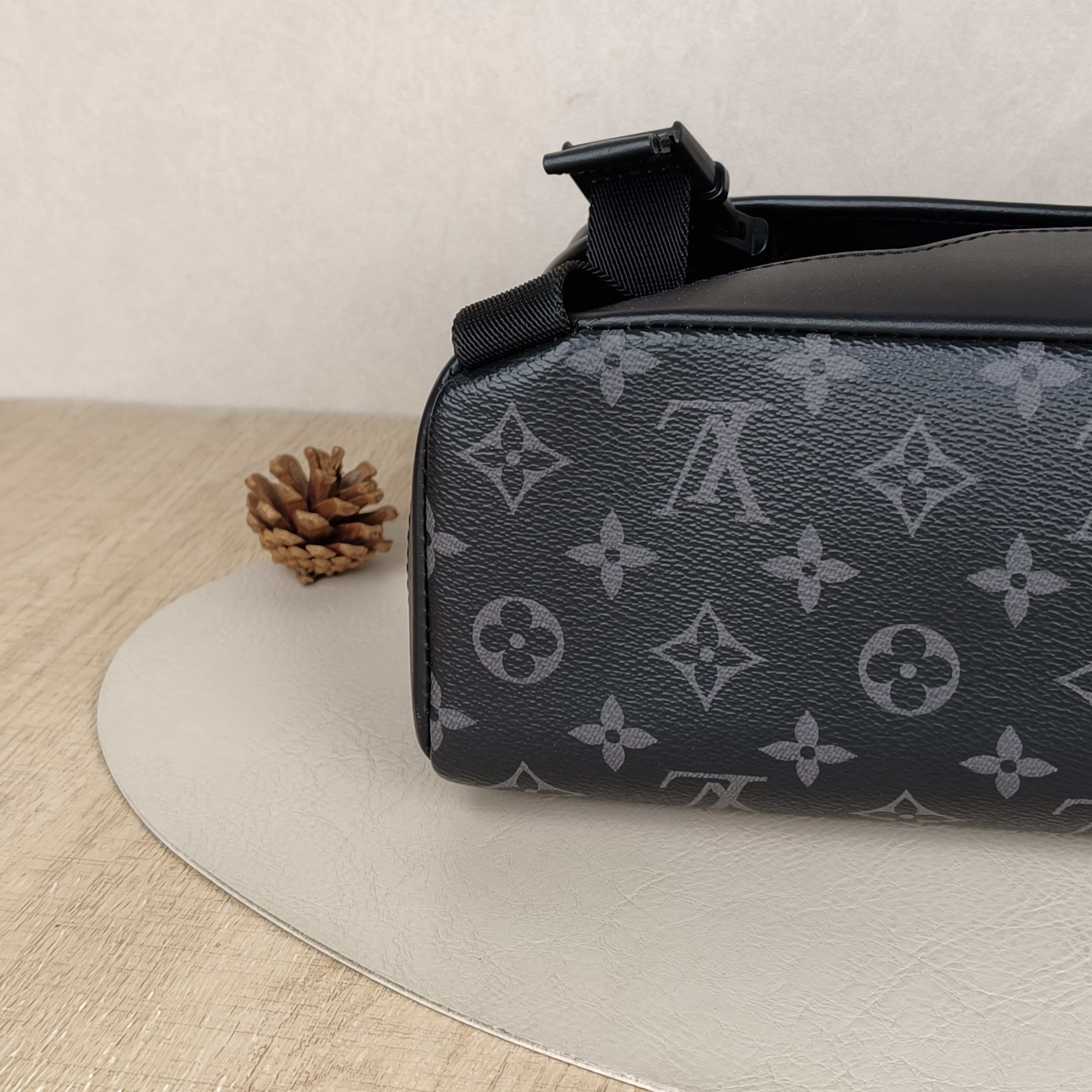 Louis Vuitton Crossbody Bag Voyager Messenger Bag Edition Monogram PVC Small33 × 11 × 22.5 cm — cover view 8 of 8