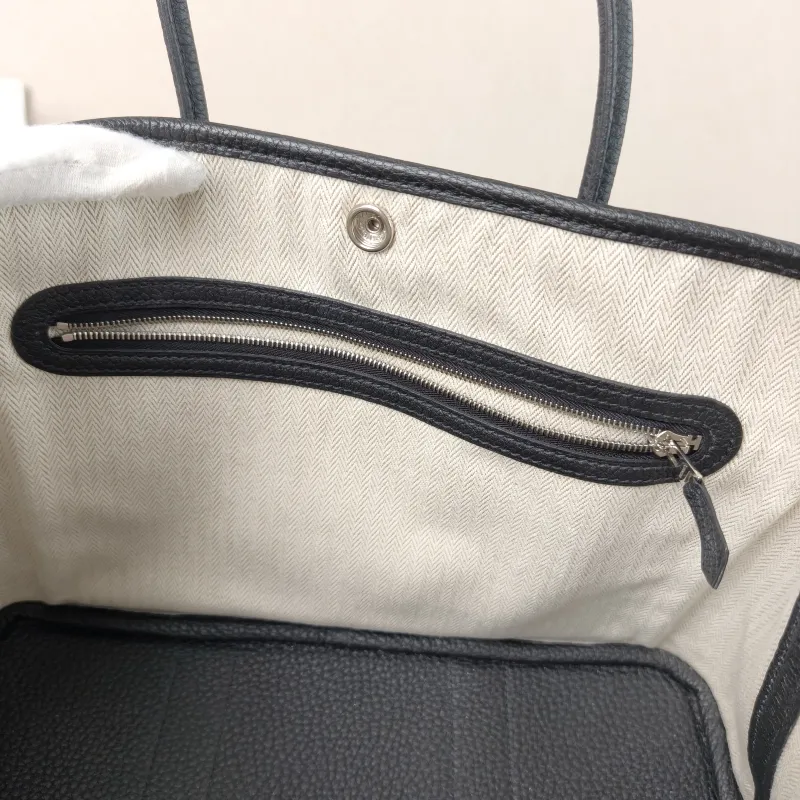 Hermès Top Handle Bag Garden Party 30 30Black Negonda Calfskin Medium30 × 13 × 21 cm — detail view 11 of 11