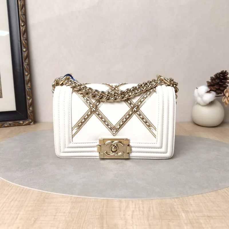 Chanel Crossbody Bag Le Boy​ Edition White Calfskin Small20.5 × 8.5 × 12 cm