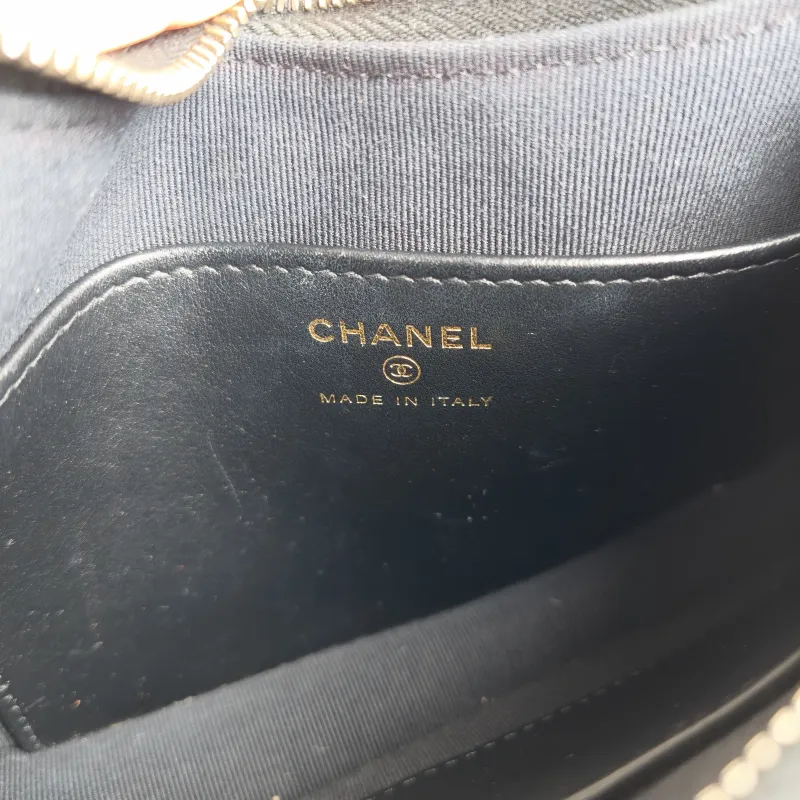 Chanel Shoulder Bag hobo 19 Black Lambskin Small 20 × 4.5 × 13 cm — detail view 1 of 12