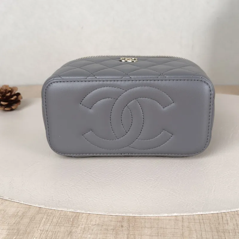 Chanel Crossbody Bag Edition Grey Lambskinmini16 × 8 × 9.5 cm — cover view 3 of 5