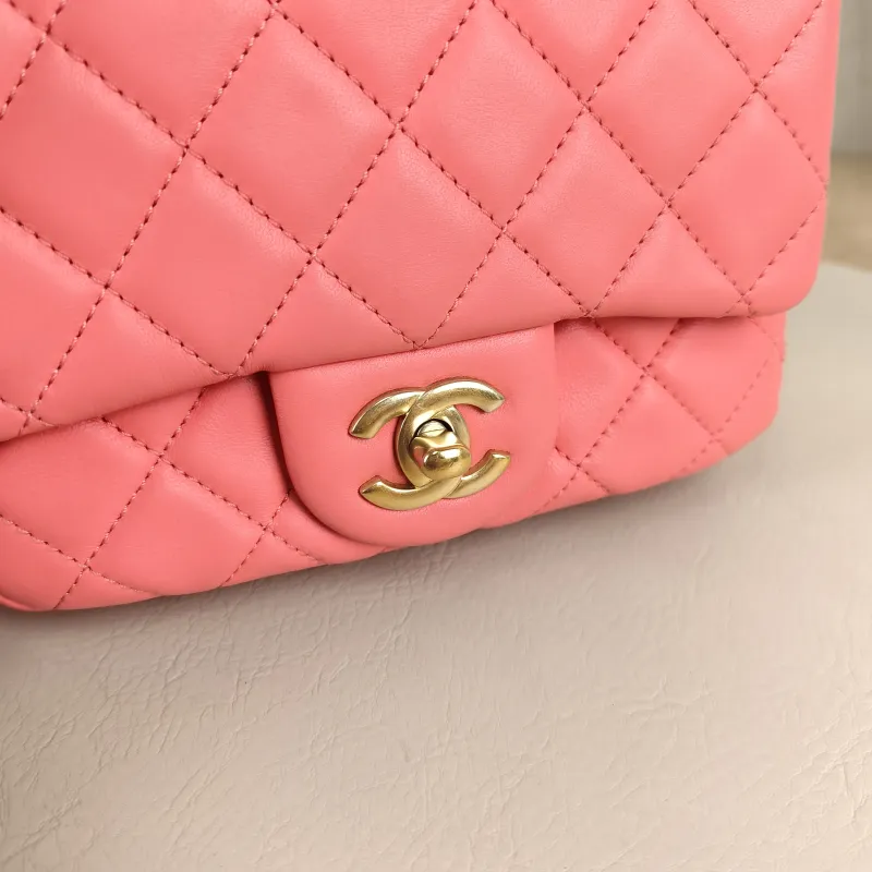 Chanel Crossbody Bag Pink Lambskin One Size 17 × 8 × 13.5 cm 30 — detail view 11 of 14