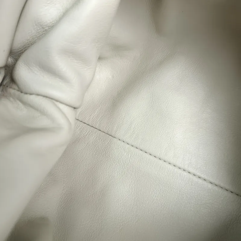 Bottega Veneta Clutch The Pouch Clutch White Calfskin Mini 22 × 5 × 13 cm — detail view 9 of 9