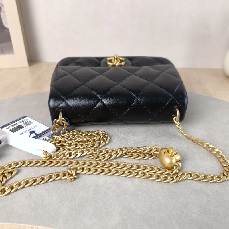 Chanel Crossbody Bag 23p Black Lambskin Mini 20 × 8 × 14 cm — detail view 6 of 12