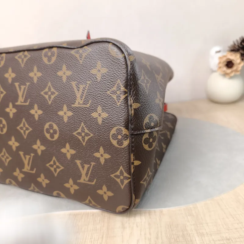 Louis Vuitton Shoulder Bag NÉONOÉ Bucket Bag PVC Medium 26 × 17.5 × 26 cm — detail view 5 of 11