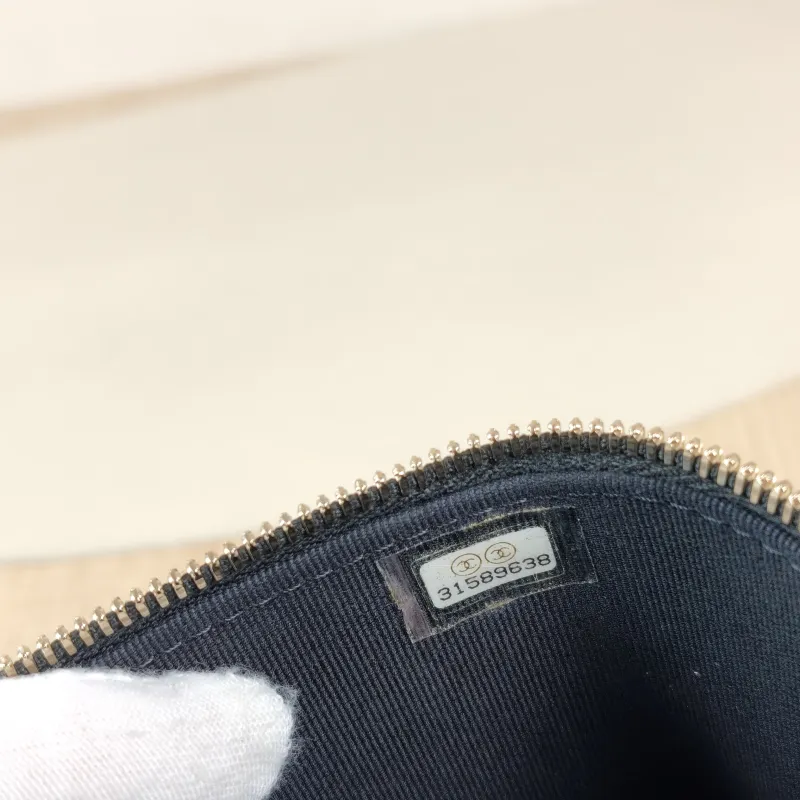 Chanel Crossbody Bag Edition Black Lambskin11 × 7 × 9 cm — detail view 8 of 14