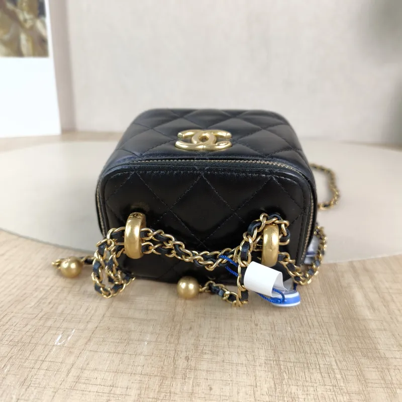 Chanel Crossbody Bag Black Lambskin One Size10 × 7 × 9 cm — detail view 5 of 12