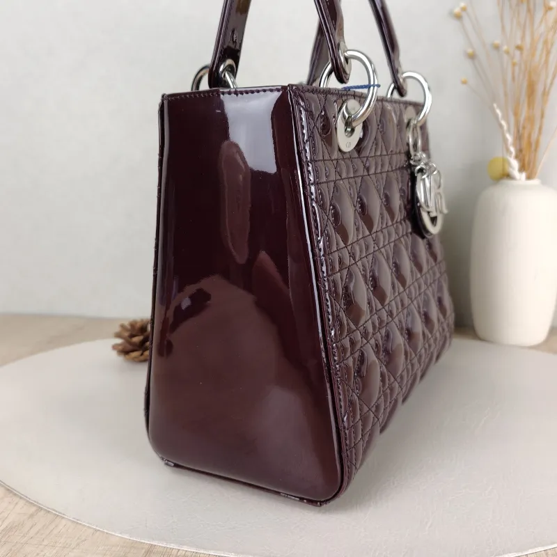 DIOR Top Handle Bag Lady Lady Dior Bag Red Patent Leather Medium24 × 12 × 21 cm — detail view 11 of 13