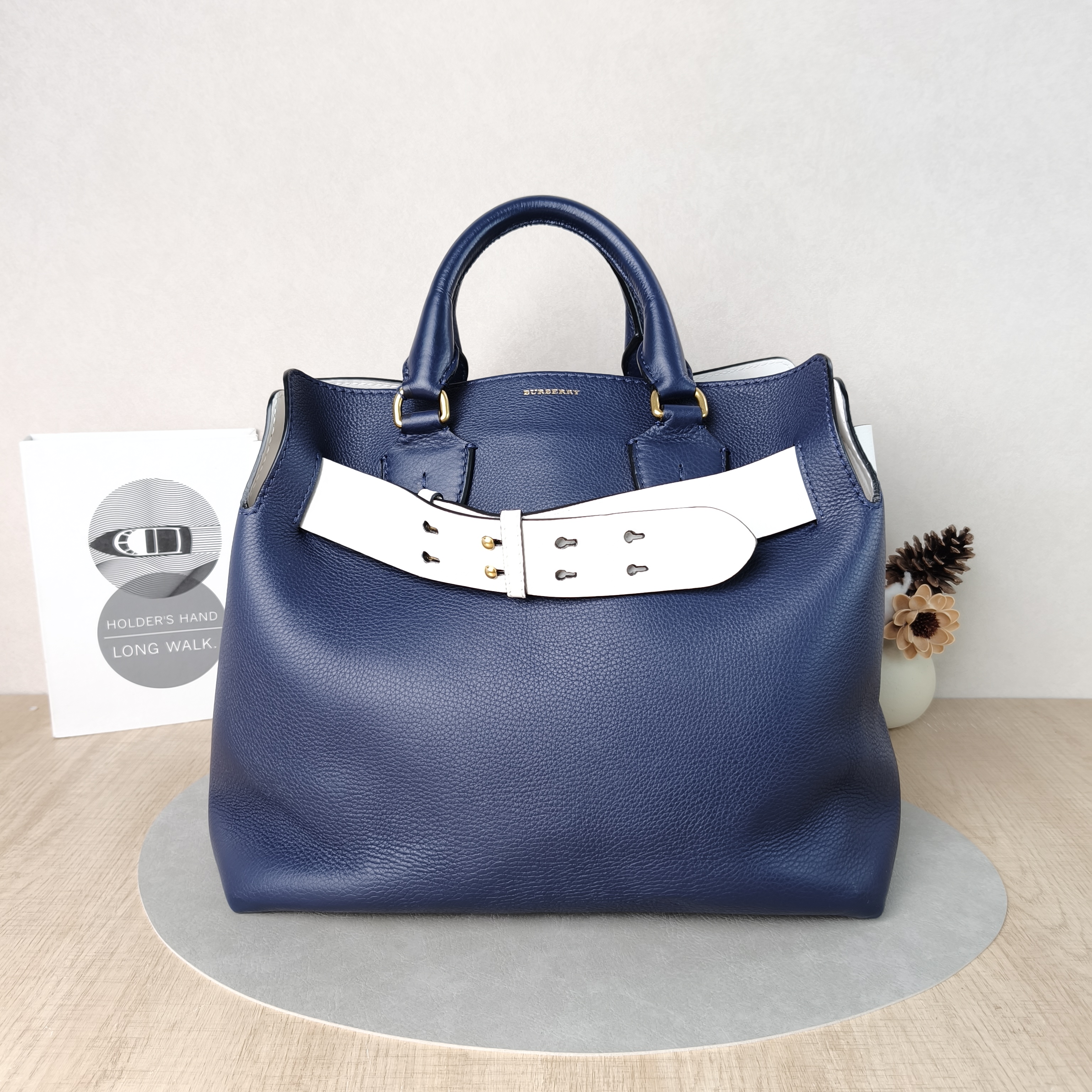 BURBERRY Top Handle Bag Tote Bag White Navy Calfskin One Size34 × 17 × 28 cm
