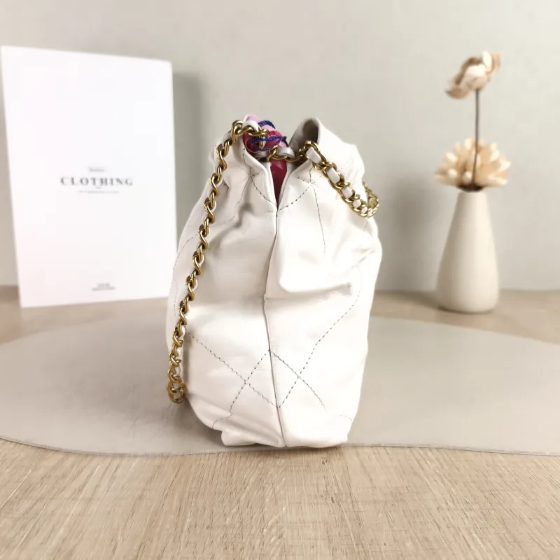 Chanel Shoulder Bag 22Bag White CC alfskin Mini 20 × 6 × 19 cm — detail view 5 of 10