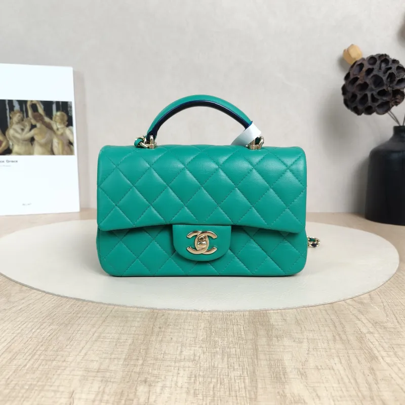 Chanel Crossbody Bag mini Green Lambskin mini20 × 6 × 12 cm