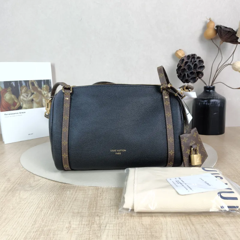 Louis Vuitton Shoulder Bag EXPRESS Shoulder Bag Black Calfskin Small 26 × 13.5 × 17 cm — cover view 4 of 6
