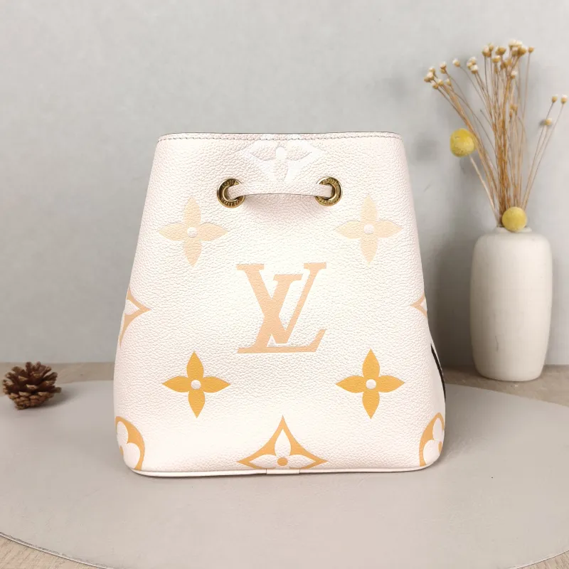 Louis Vuitton Crossbody Bag NÉONOÉ Bucket Bag BB Monogram Empreinte Embossed Calfskin BB 20 × 13 × 20 cm — cover view 5 of 5