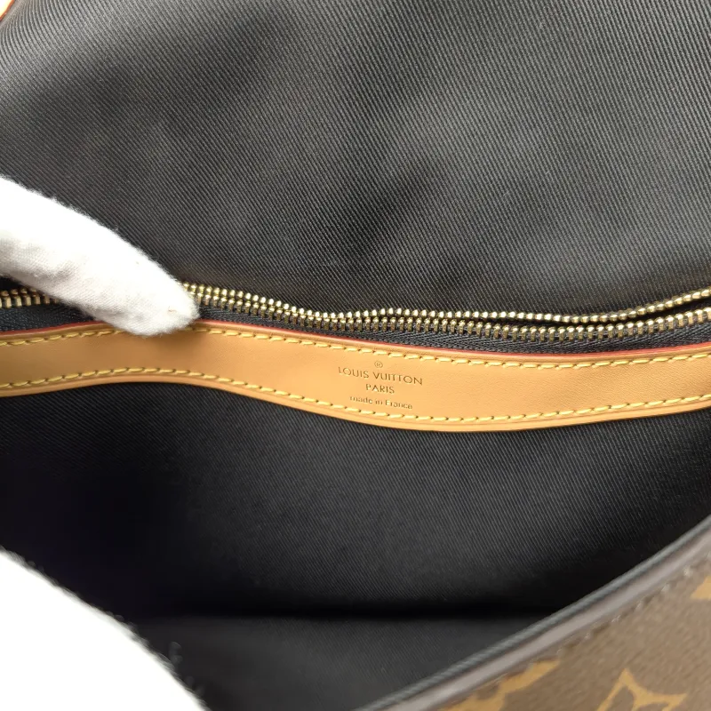 Louis Vuitton Crossbody Bag Diane Baguette Bag Shoulder Strap PVC Small 24 × 9 × 15 cm — detail view 7 of 13