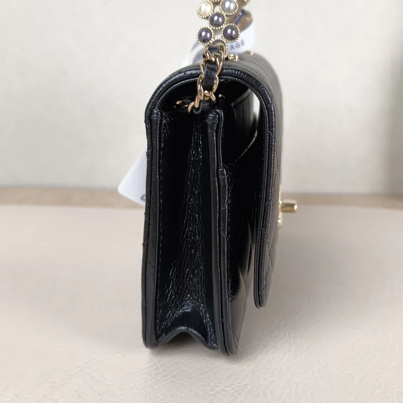 Chanel Crossbody Bag Pearl Black Lambskin 19 × 3.5 × 12 cm — detail view 1 of 14