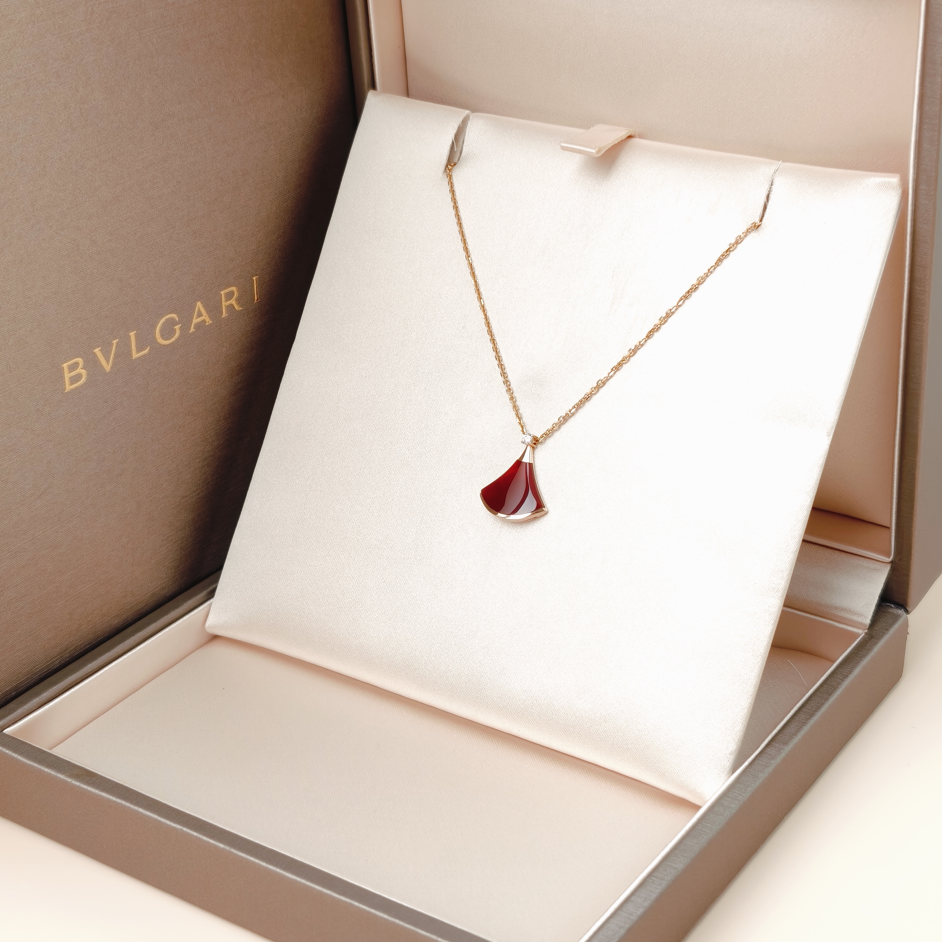 Bvlgari Necklace DIVAS’ DREAM Collection Diamond18KR ose Gold Small Pendant1.5cm 44cm — cover view 2 of 13