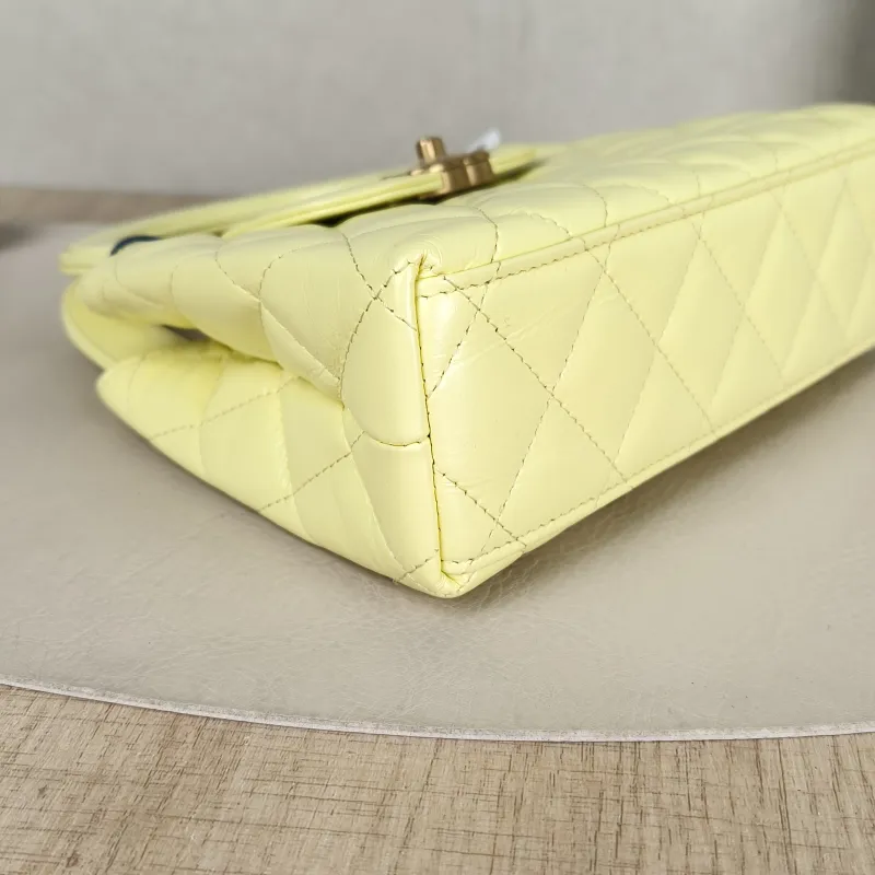 Chanel Crossbody Bag Kelly Yellow Waxed Leather Mini 19 × 7 × 13 cm — detail view 3 of 12