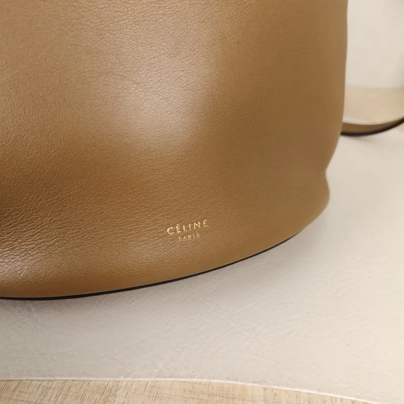 CELINE Crossbody Bag Clasp Bucket Bucket Bag Brown Calfskin One Size20 × 13.5 × 26 cm — detail view 13 of 13