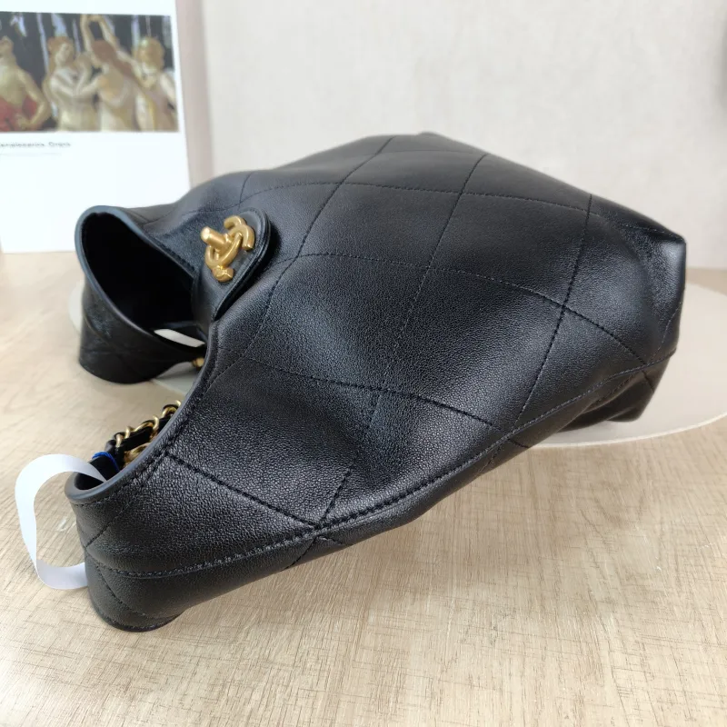 Chanel Shoulder Bag hobo Black Lambskin One Size 20 × 9 × 20 cm — detail view 8 of 10