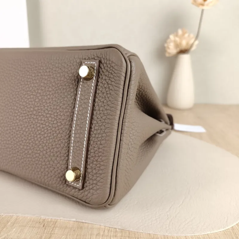 Hermès Top Handle Bag Birkin 25 Gold-Tone Hardware Togo Calfskin Small 25 × 13 × 20 cm K — detail view 4 of 11