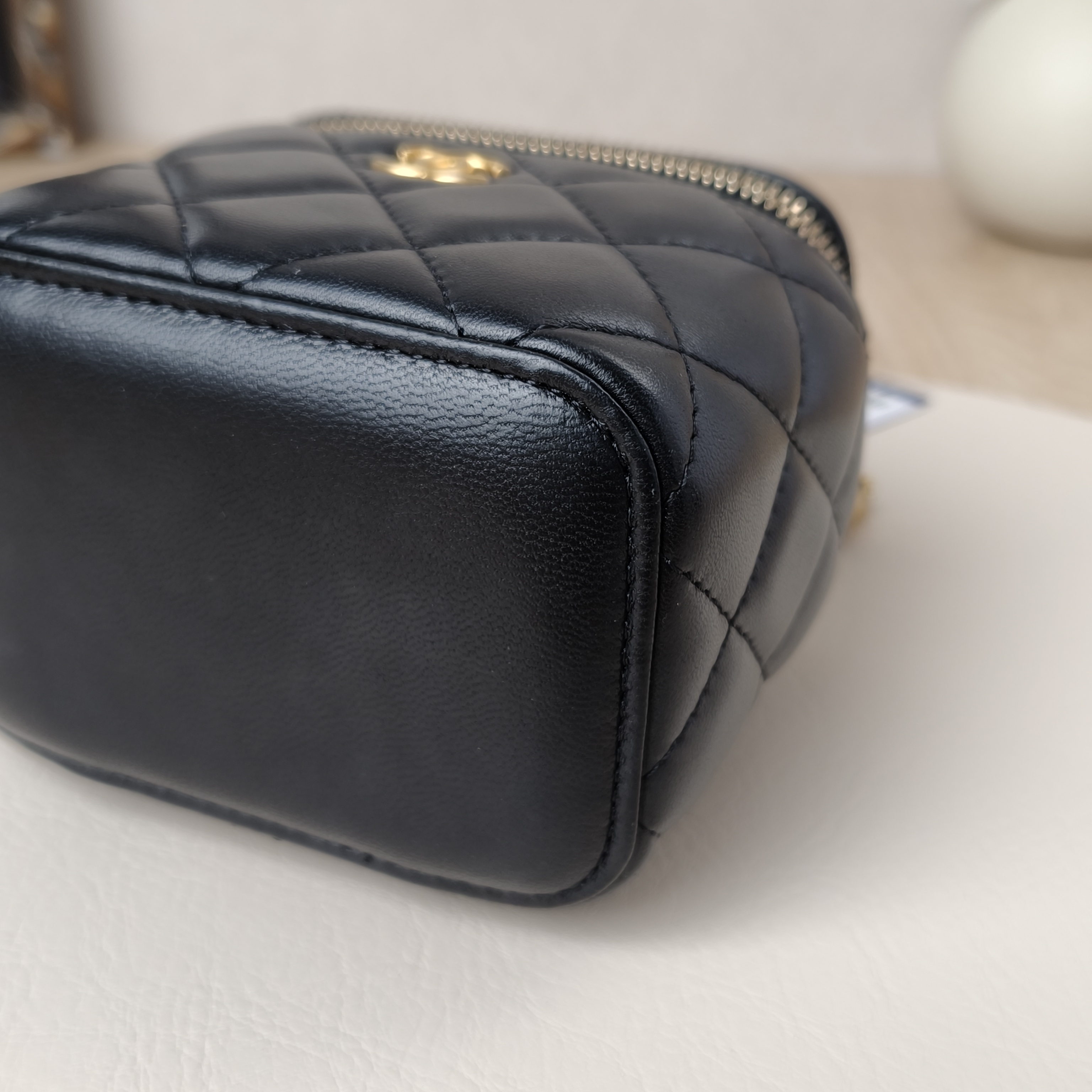 Chanel Crossbody Bag Edition Black Lambskin11 × 7 × 9 cm — cover view 2 of 10