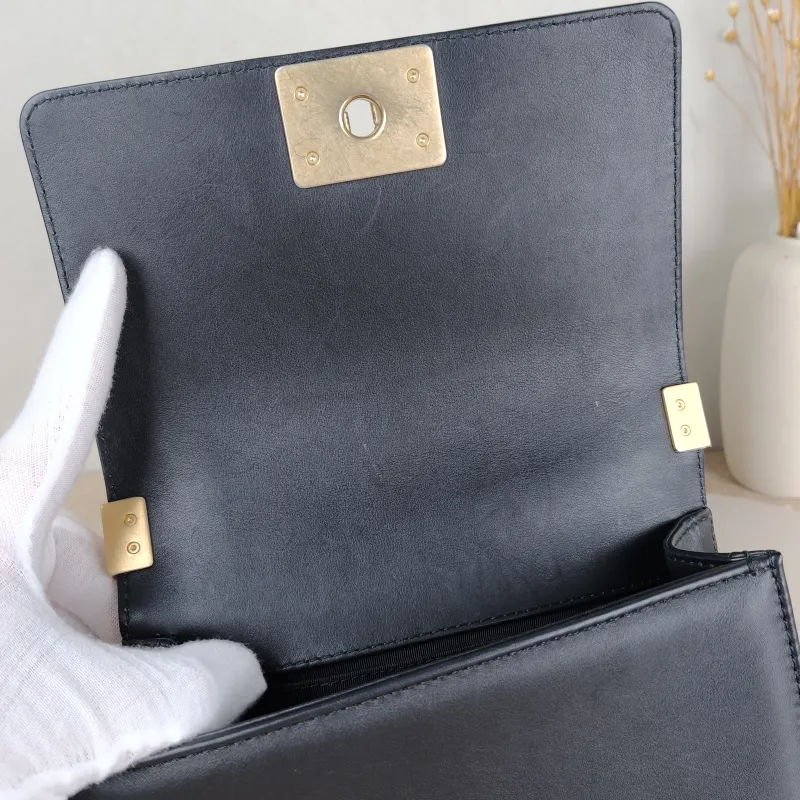 Chanel Crossbody Bag Le Boy​ Black Calfskin Small 20.5 × 8.5 × 12 cm 29 — detail view 15 of 15