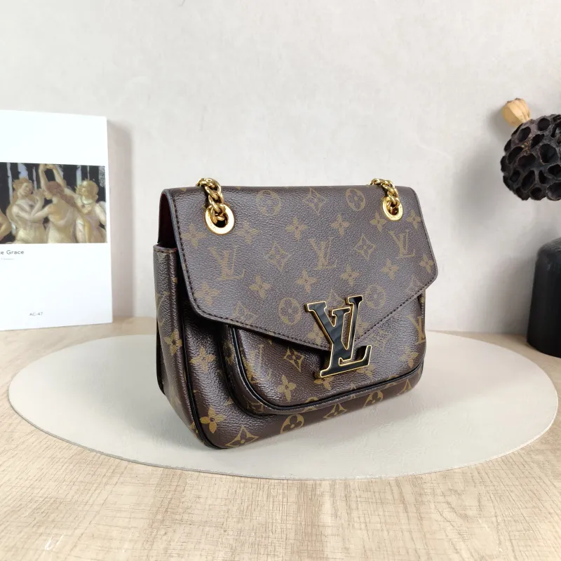 Louis Vuitton Crossbody Bag Passy Messenger Bag Monogram PVC Small23 × 9 × 17 cm — cover view 2 of 5