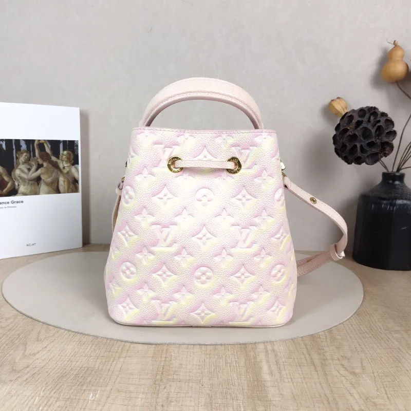 Louis Vuitton Crossbody Bag NÉONOÉ Bucket Bag BB Collection · Calfskin BB 20 × 13 × 20 cm — cover view 2 of 5