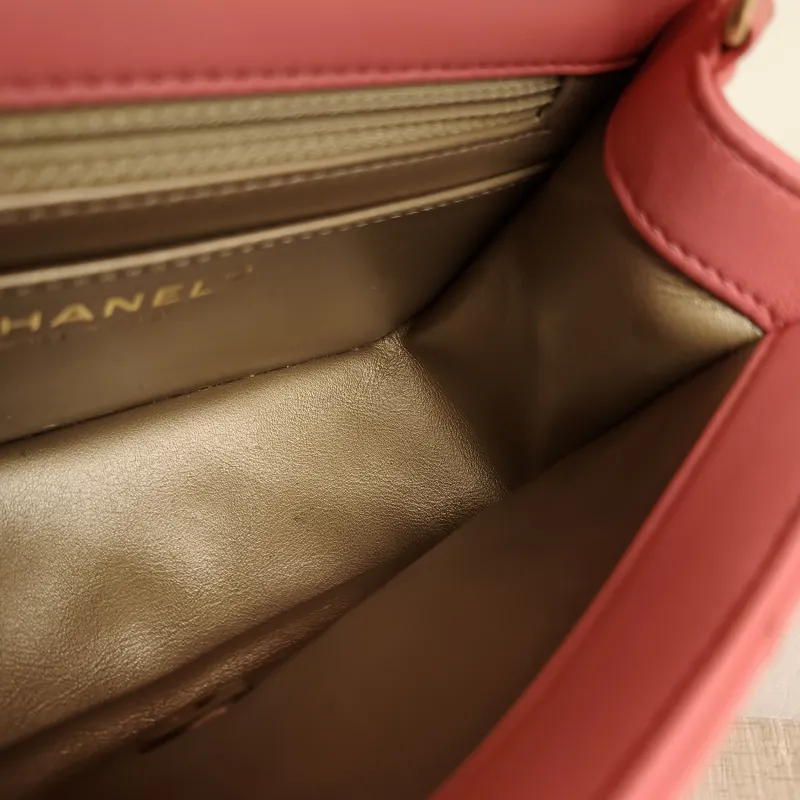 Chanel Crossbody Bag Pink Lambskin One Size 17 × 8 × 13.5 cm 30 — detail view 7 of 14