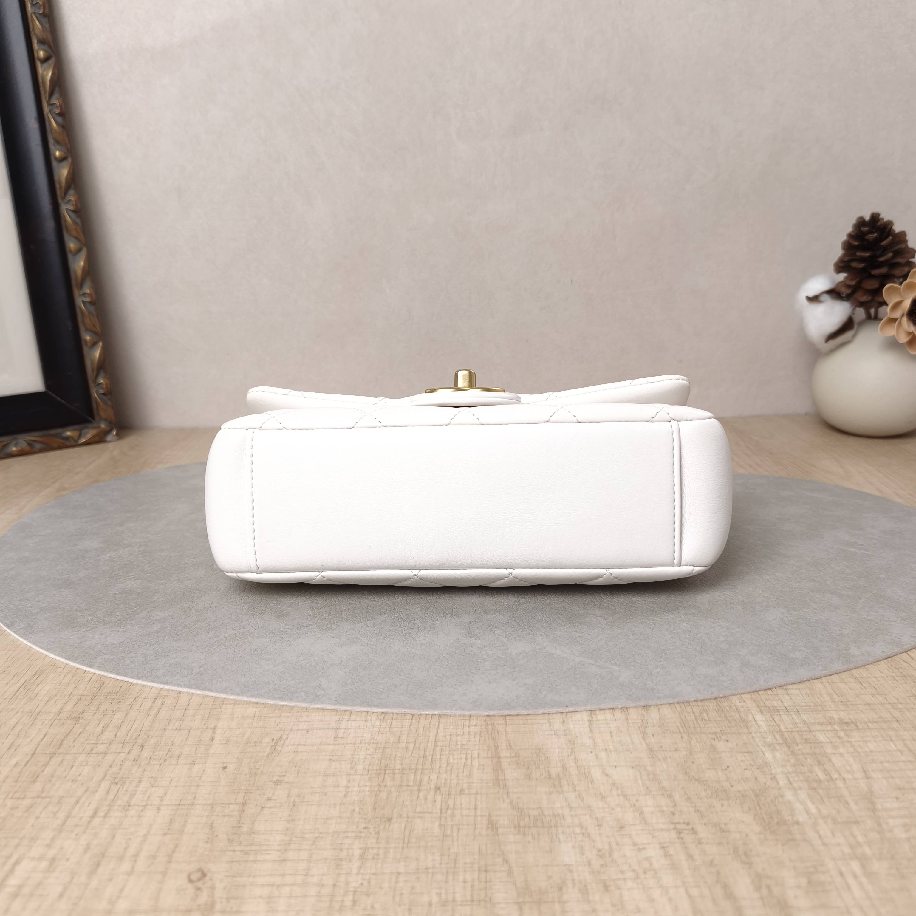 Chanel Crossbody Bag Classic Flap Large Mini CF Mini White Lambskin mini20 × 6 × 12 cm — cover view 4 of 11