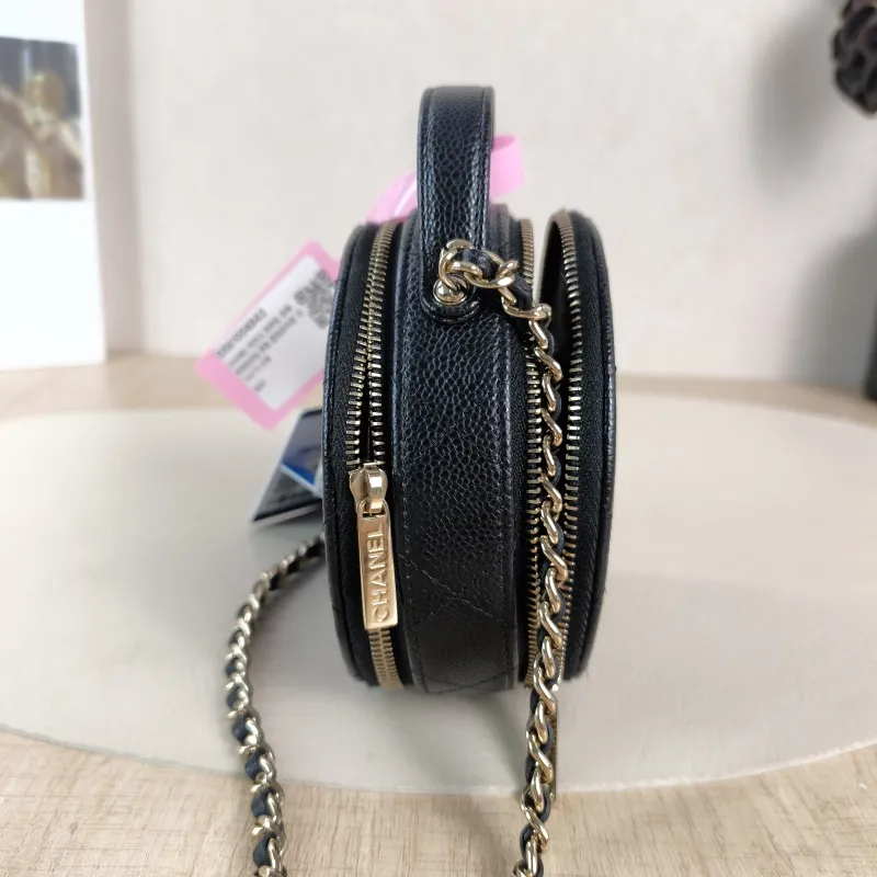 Chanel Crossbody Bag Crossbody Bag Black Grained Calfskin 12 × 5.5 × 11 cm 31 — detail view 4 of 12