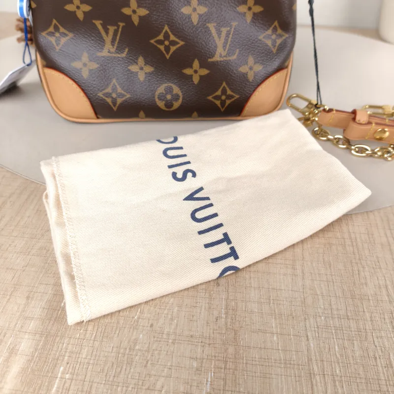 Louis Vuitton Crossbody Bag Boulogne PVC nano 19 × 8 × 13 cm Conditioned — detail view 6 of 12