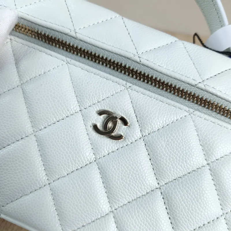 Chanel Crossbody Bag lp Box Bag Top Handle Crossbody Bag Grained Calfskin One Size 19.5 × 5 × 17 cm Conditioned — detail view 3 of 13